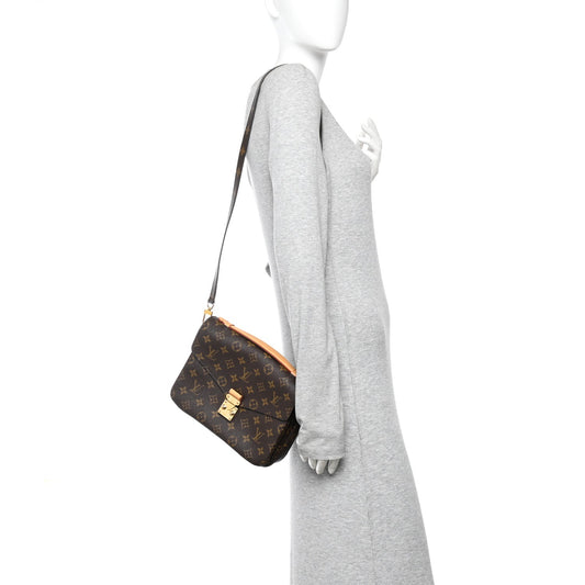 Monogram Pochette Metis