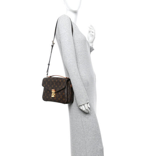 Monogram Pochette Metis