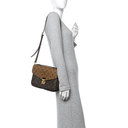 Reverse Monogram Pochette Metis