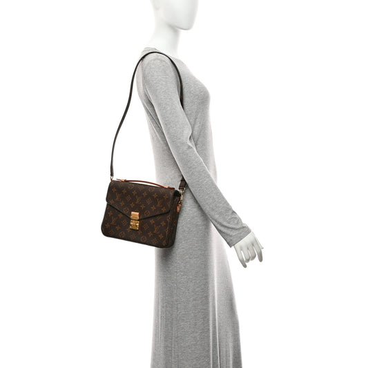 Monogram Pochette Metis