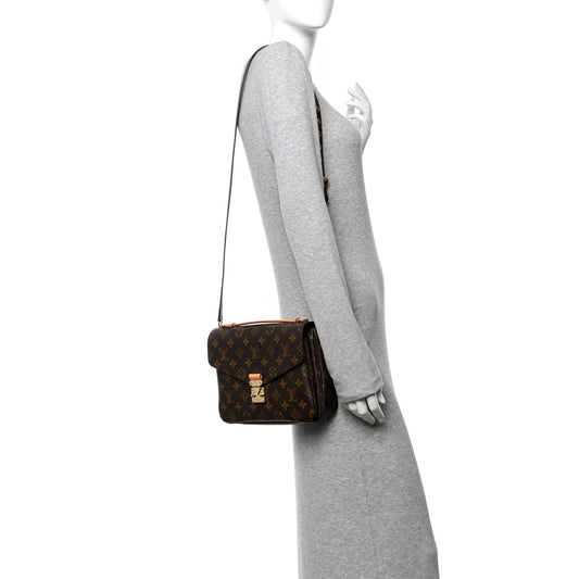 Monogram Pochette Metis