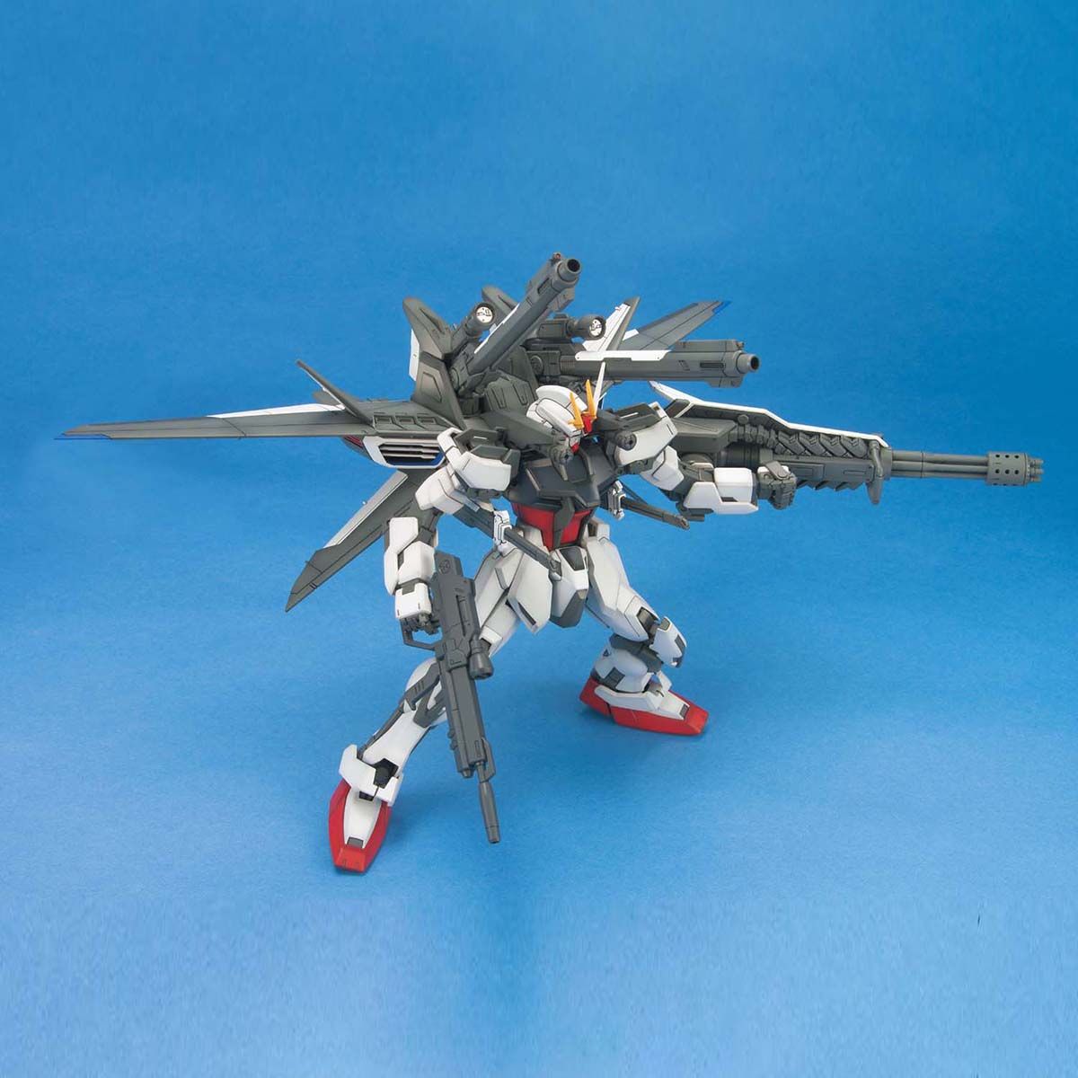 【🔵𝐁𝐀𝐂𝐊𝐎𝐑𝐃𝐄𝐑 OCT-2026】 MG STRIKE GUNDAM + I.W.S.P.