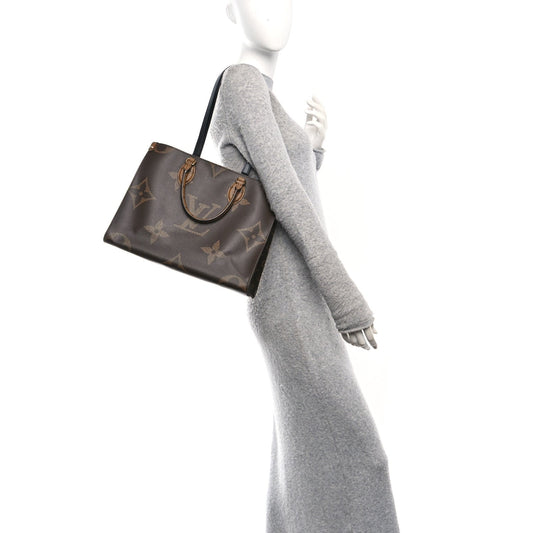 Reverse Monogram Giant Onthego MM