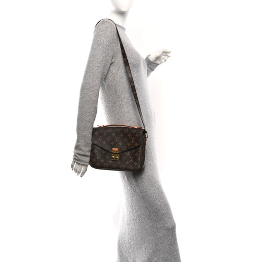 Monogram Pochette Metis