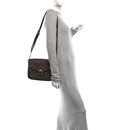 Monogram Pochette Metis
