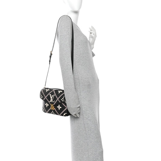 Empreinte Monogram Giant Broderies Pochette Metis Black