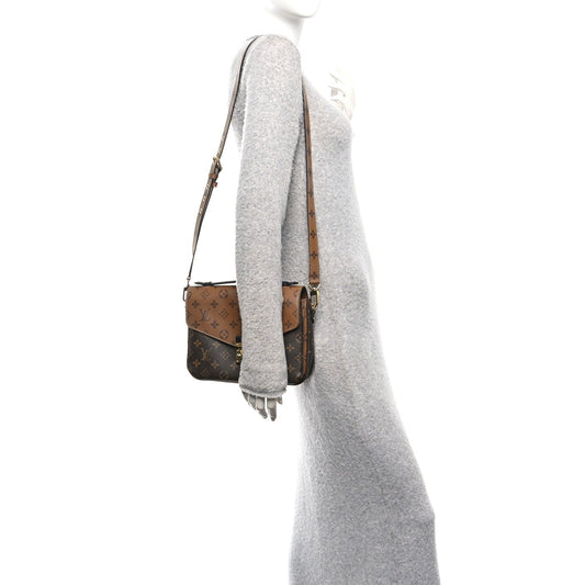 Reverse Monogram Pochette Metis
